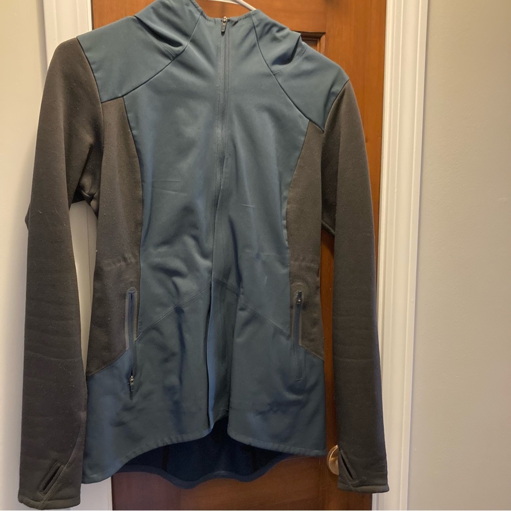 Excellent condition! North face. Barely worn!